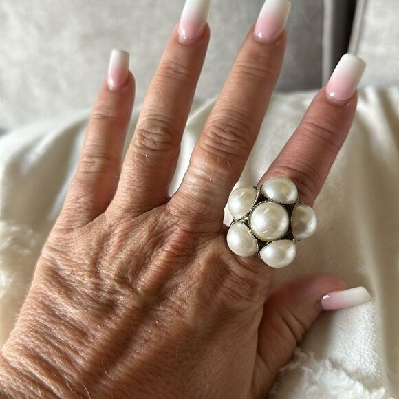 Vintage Faux Pearl Statement Cocktail Ring - Picture 2 of 11
